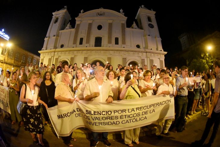 Marcharon en apoyo a cardenal que pide desvincular a Kriskovich de UC
