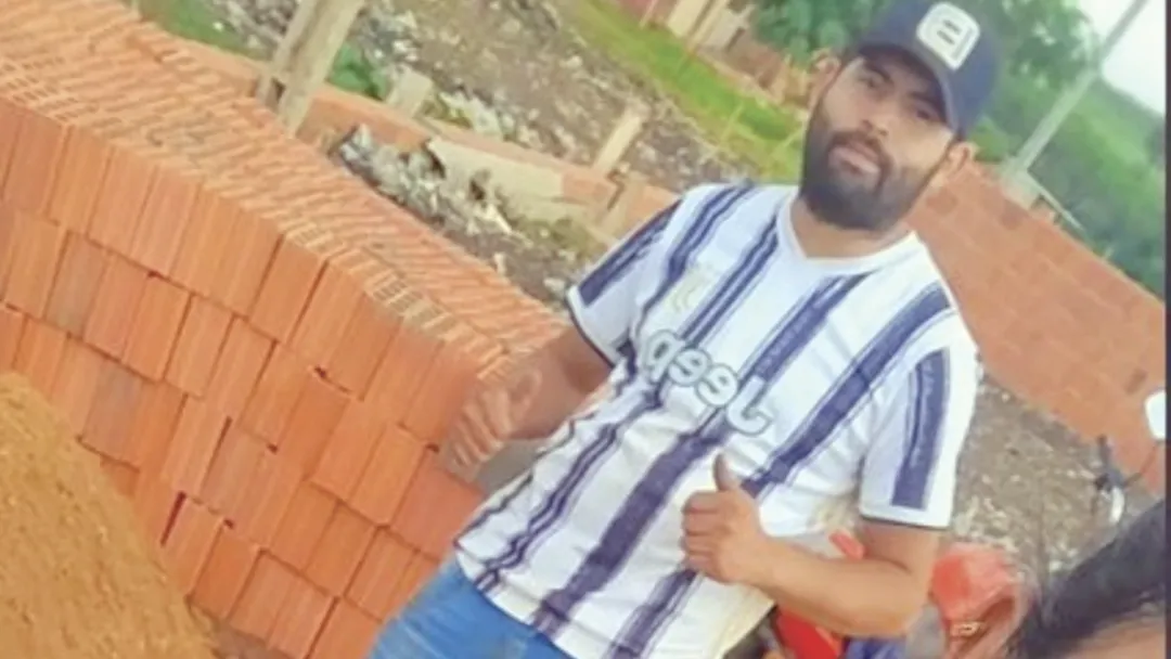 “Buen padrastro, pero con orden de captura por mal padre” 