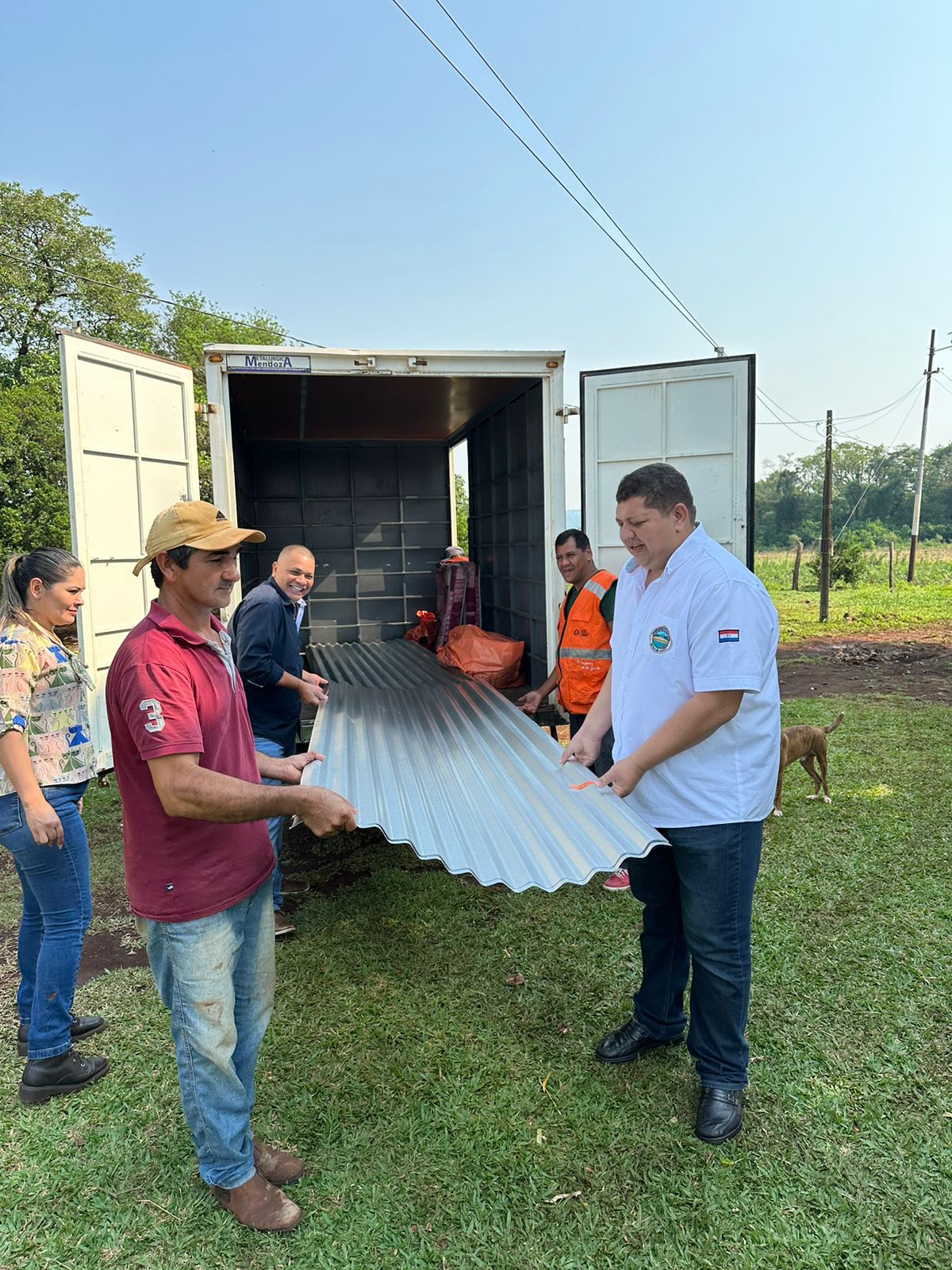Gobernador asiste a familias damnificadas por temporal en Potrero Sur