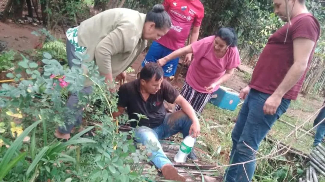 ¡Un héroe! Se tiró al pozo y salvó a bebé de 2 años