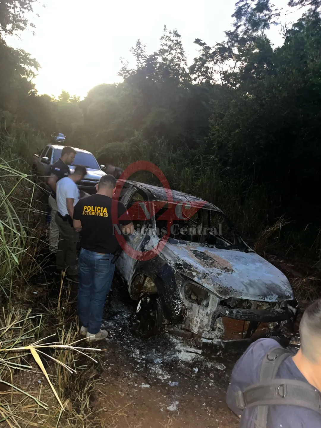 Camioneta es hallada abandonada y totalmente incinerada en Pedro Juan Caballero