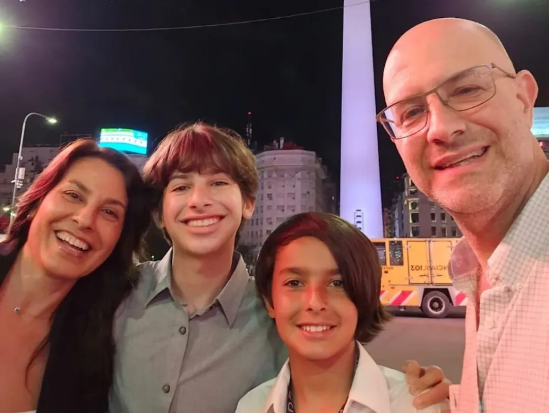 Horror en Argentina: Mujer mata a puñaladas a su esposo e hijos y luego se quita la vida