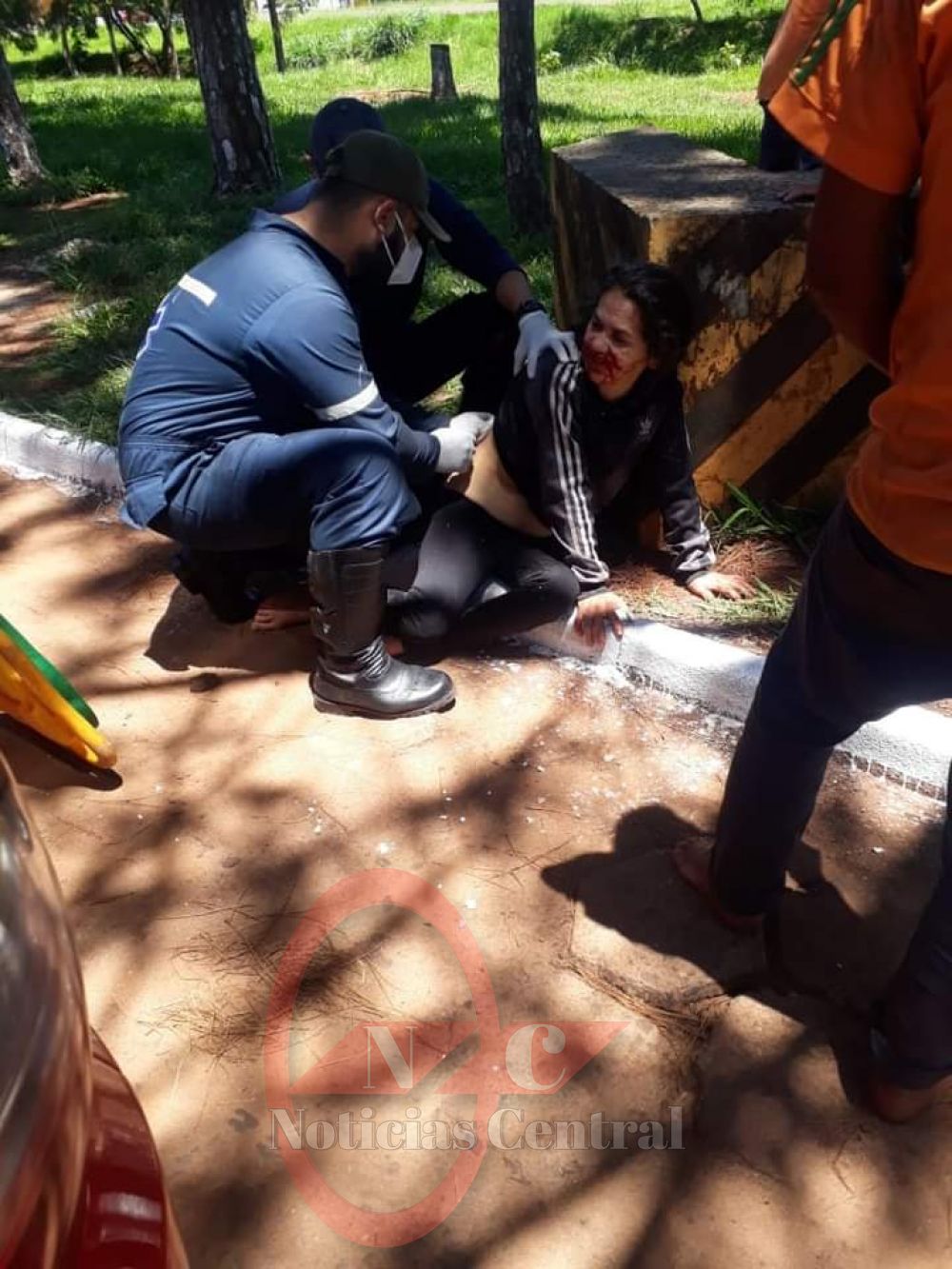 Mujer herida de una estocada tras una ronda de tragos con indígenas 