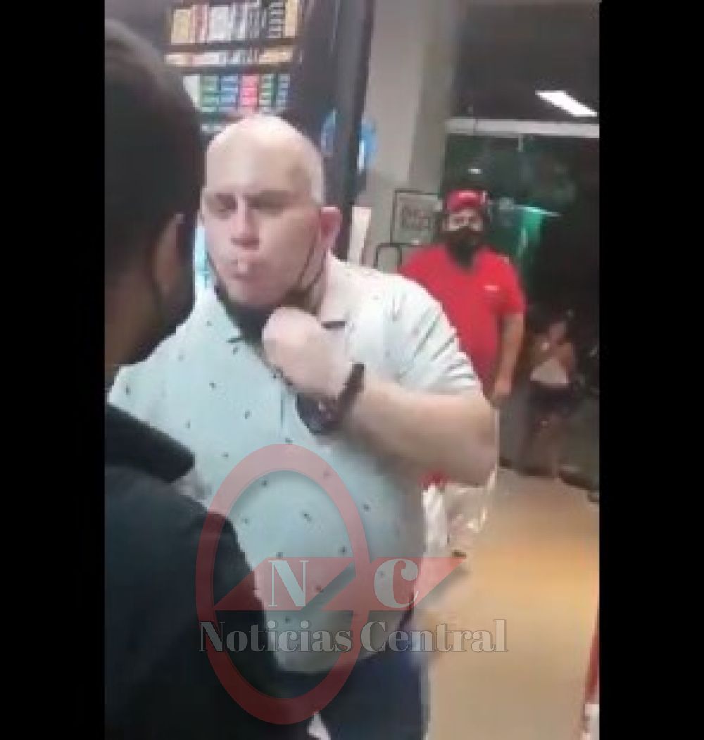 Seccionalero prepotente escupe a guardia que le pide lavarse las manos