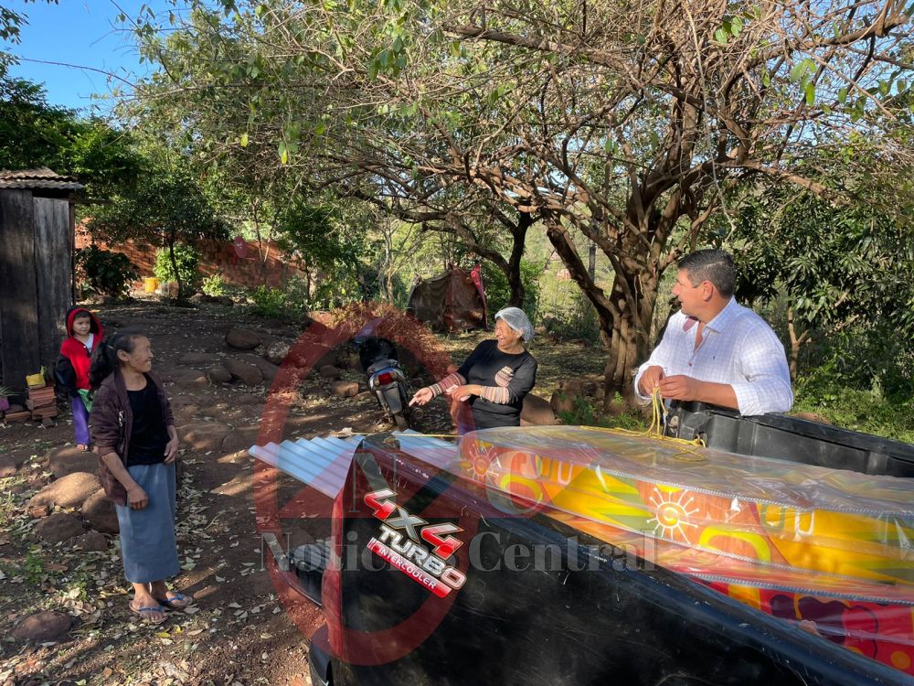 Mujer que perdió su vivienda tras incendio recibió ayuda del Diputado y Concejal
