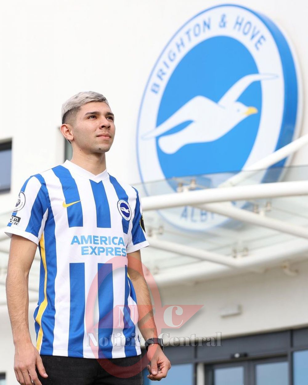 Brighton presenta a Julio Enciso