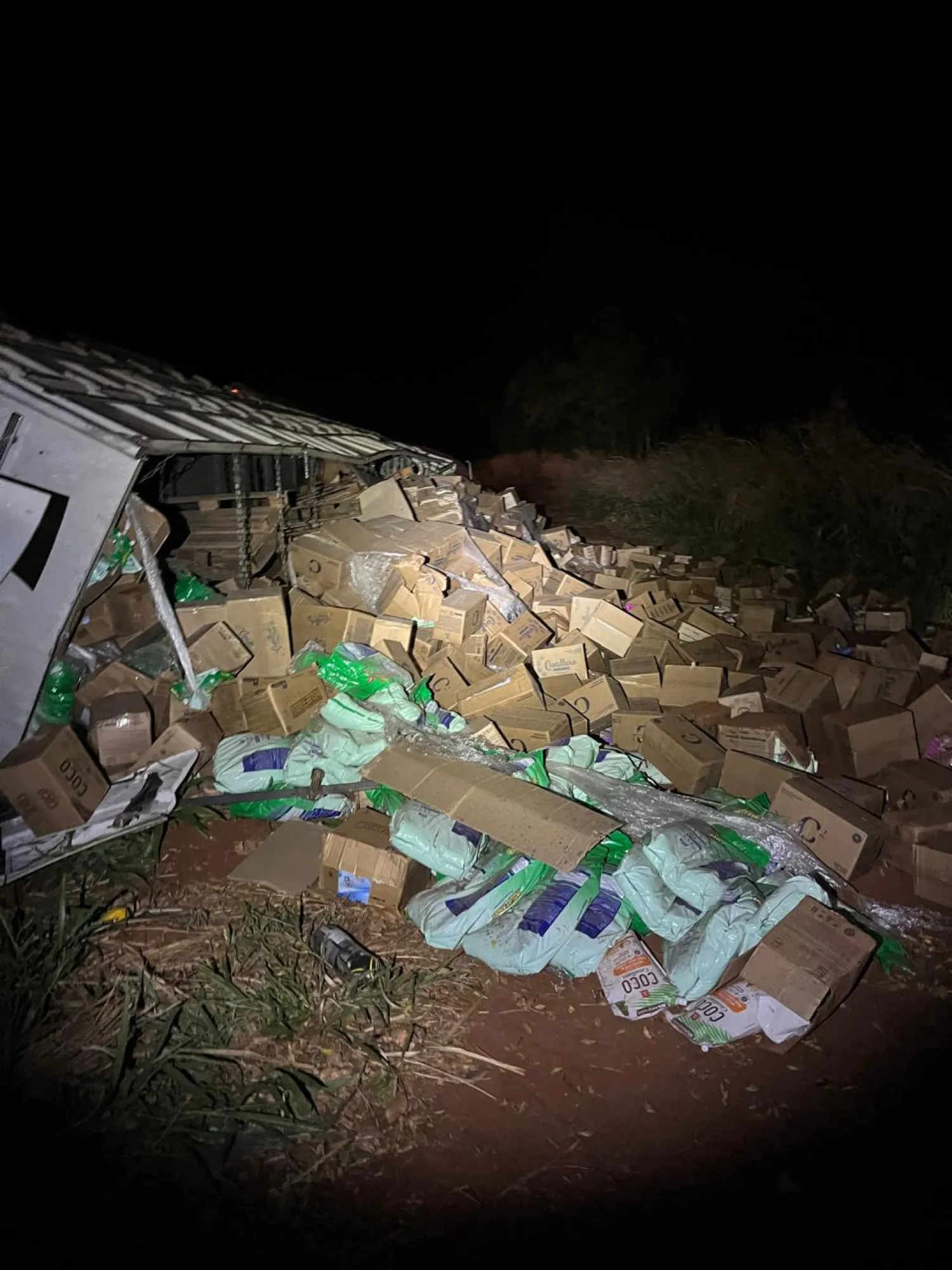 Trágico accidente en Cerro Corá: un fallecido tras vuelco de camión