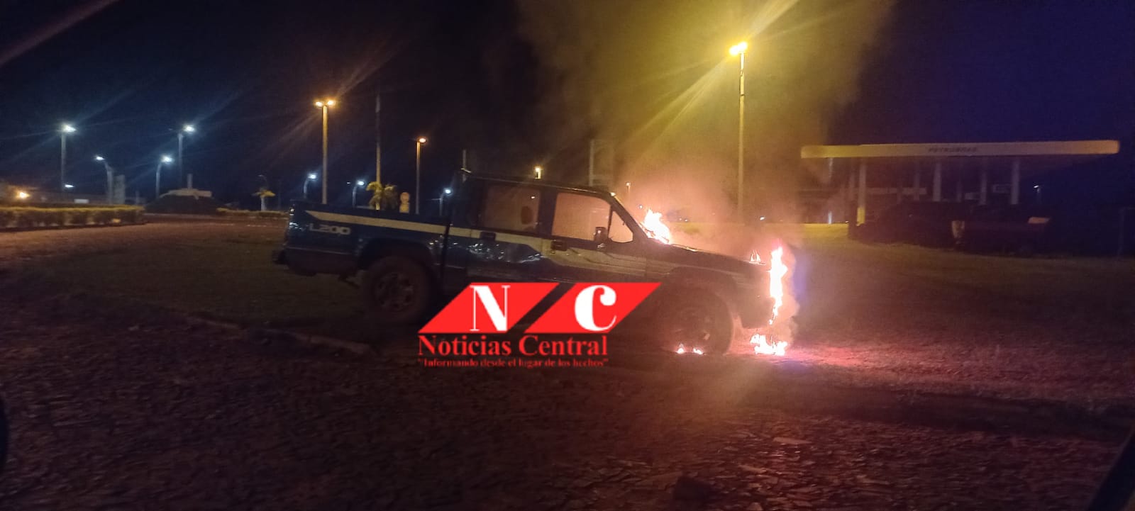 Incendian camioneta en el barrio Defensores del Chaco