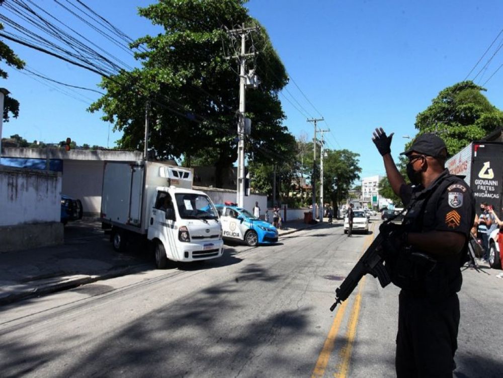 Operación policial en favelas de Río deja nueve muertos