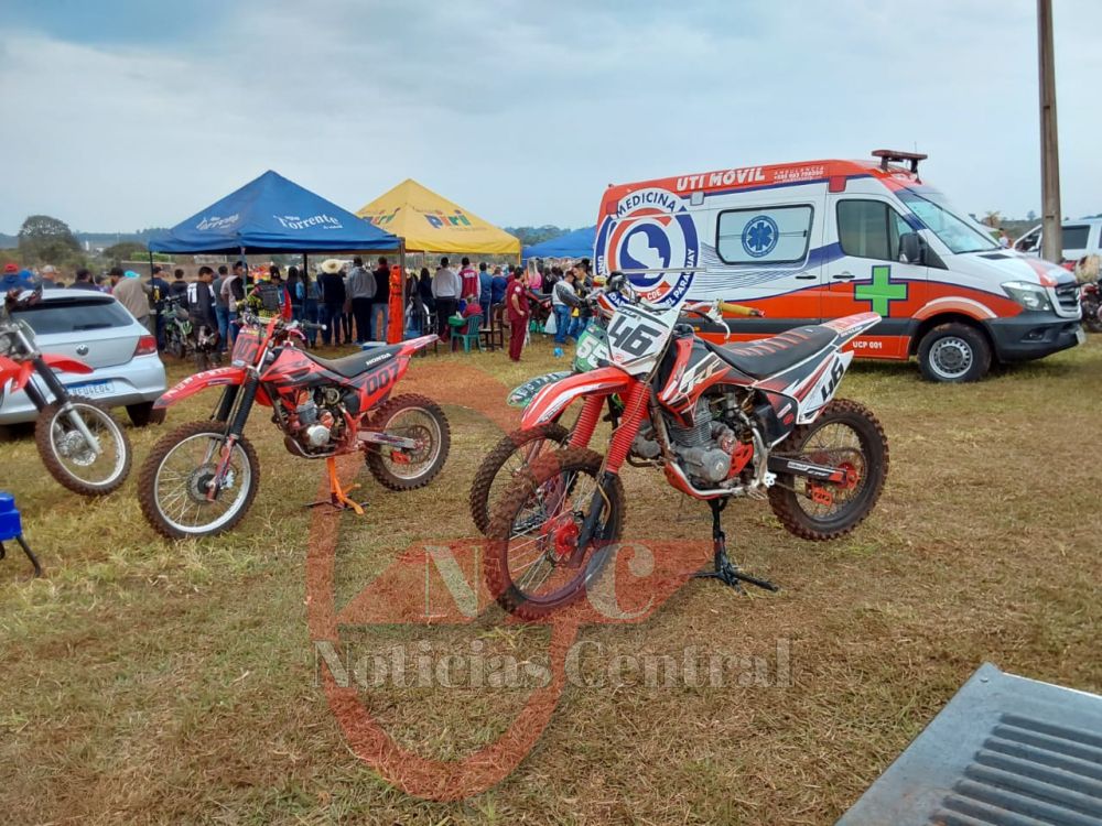 Equipo de Urgencia y Emergencia de UCP en velocross en la frontera.