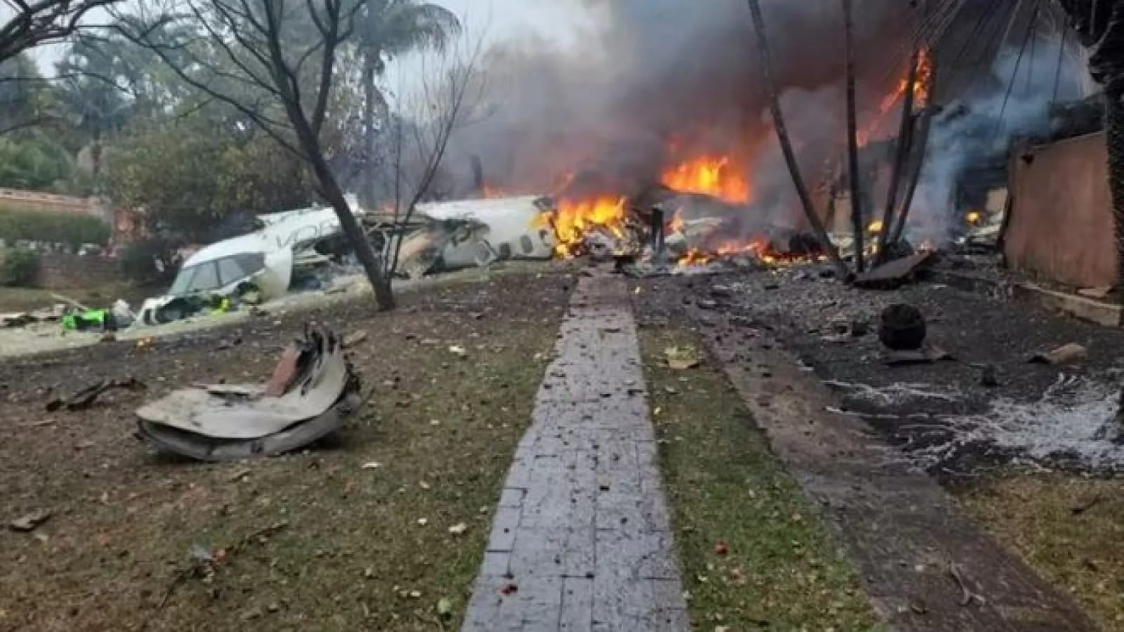 Avión se estrelló y reportan que ninguno de los pasajeros sobrevivió