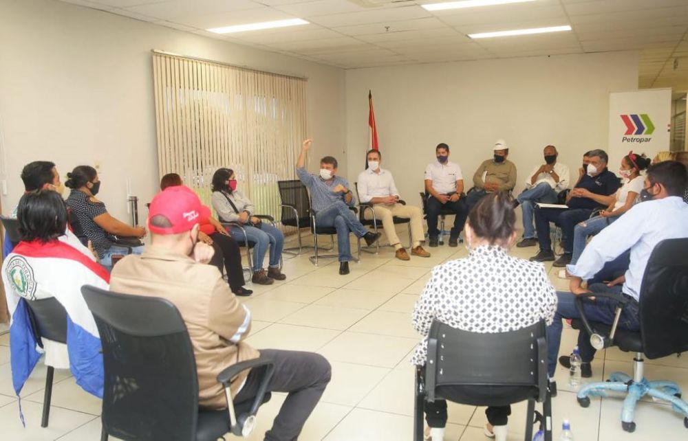 Autoridades de Petropar y vecinos de Villa Elisa instalan mesa de trabajo para dar respuesta a inquietudes