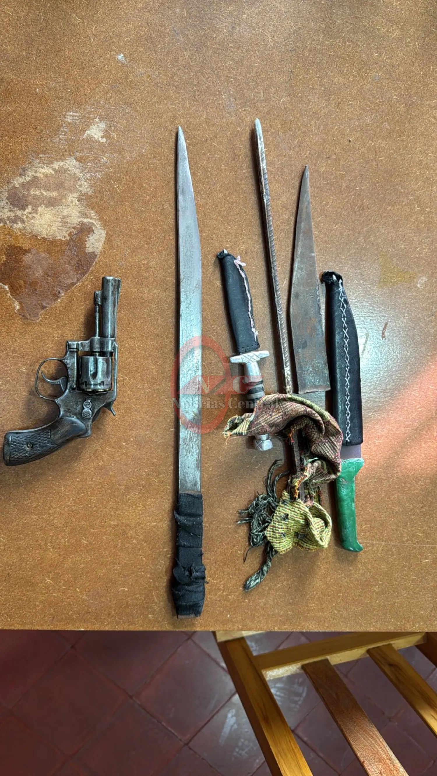 Hallan revólver y varios cuchillos durante un operativo sorpresa en la cárcel de Pedro Juan Caballero