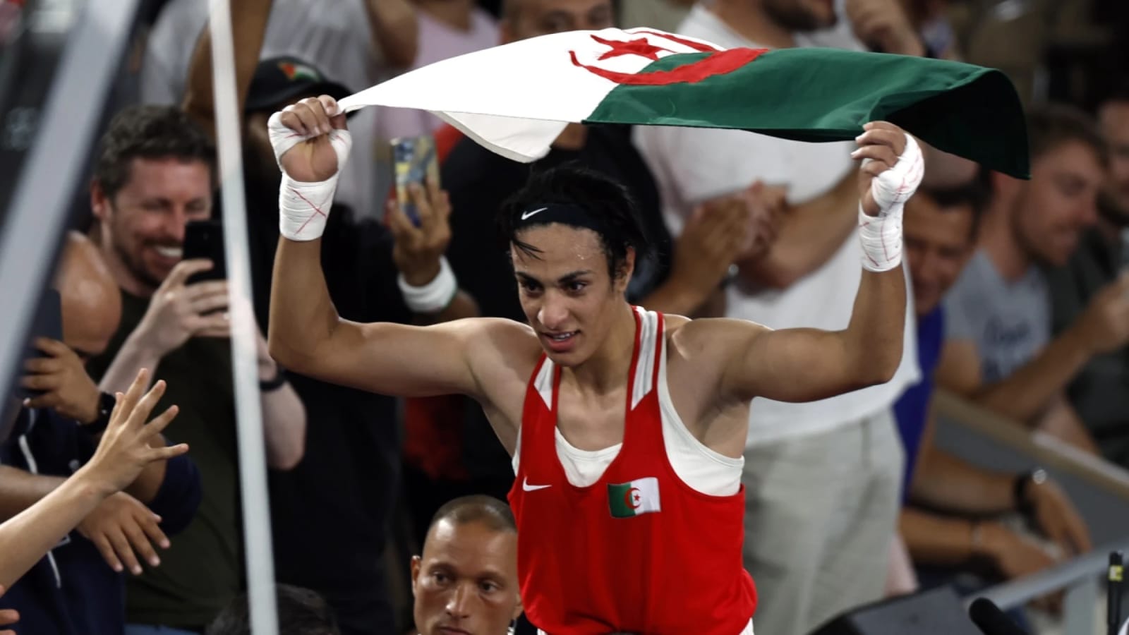 Imane Khelif responde con el oro olímpico a la controversia sobre su género