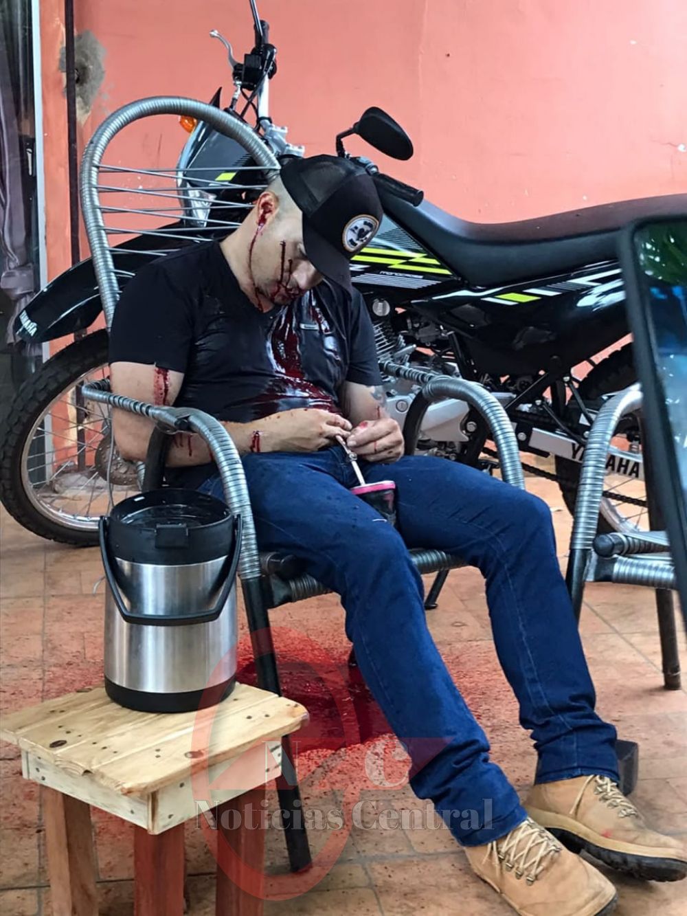 Asesinan a un hombre frente a la casa de su novia