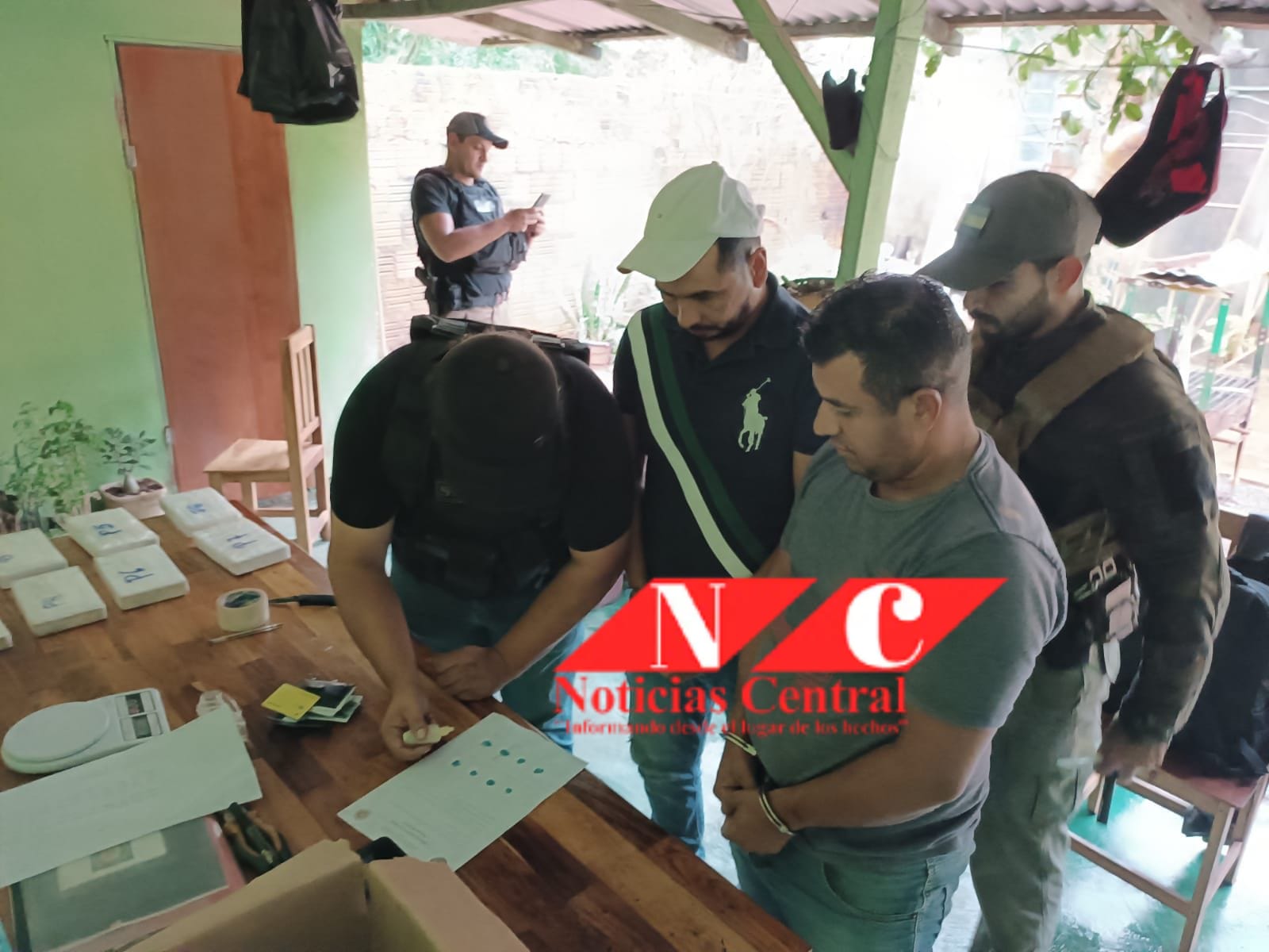 Incautan 8 kilos de cocaína y detienen a dos personas