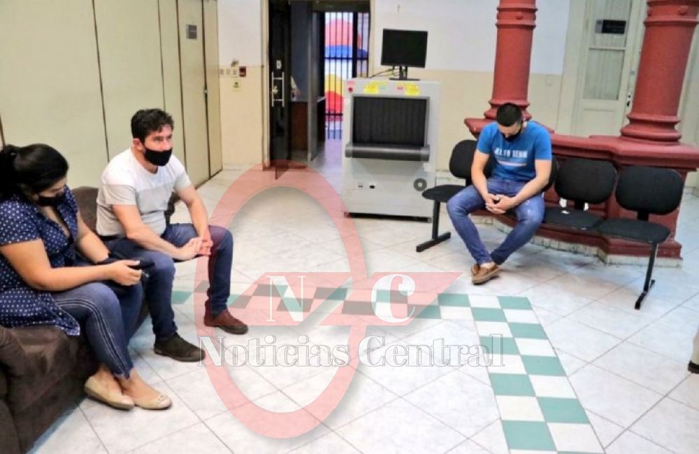 Fiscalía imputa a tres policías por supuesta extorsión y privación de libertad