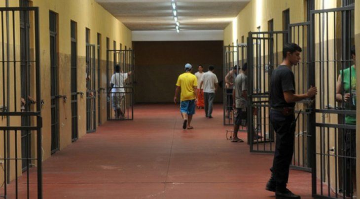 Miembros del PCC piden destitución del director de Institutos Penales