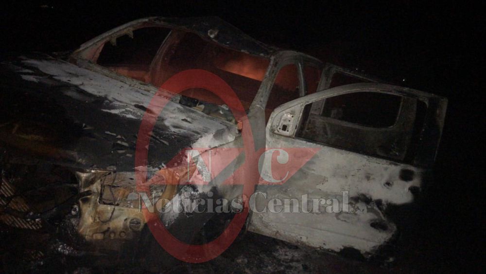 Hallaron camioneta incendiada en la fracción Punta Porã