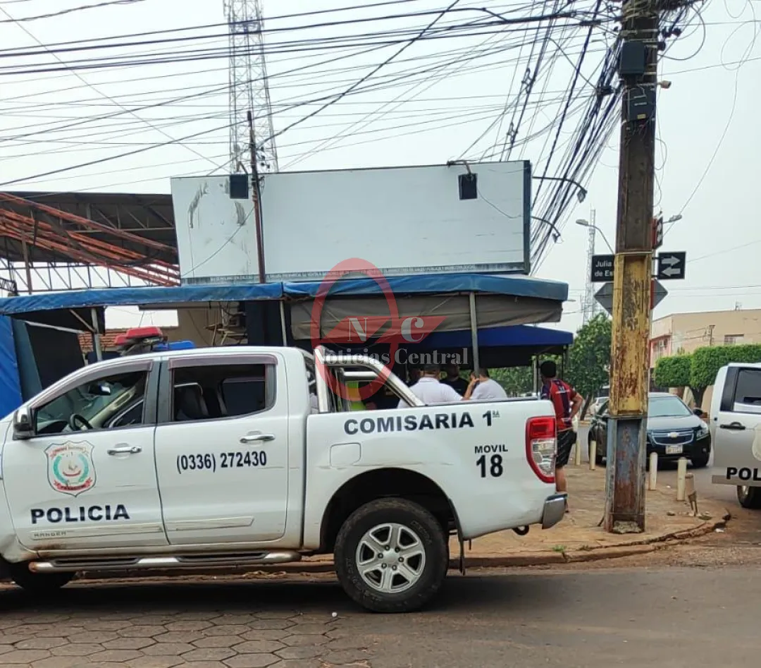 Delincuentes rompen blindex de un local gastronómico y hurtan recaudación de una jornada