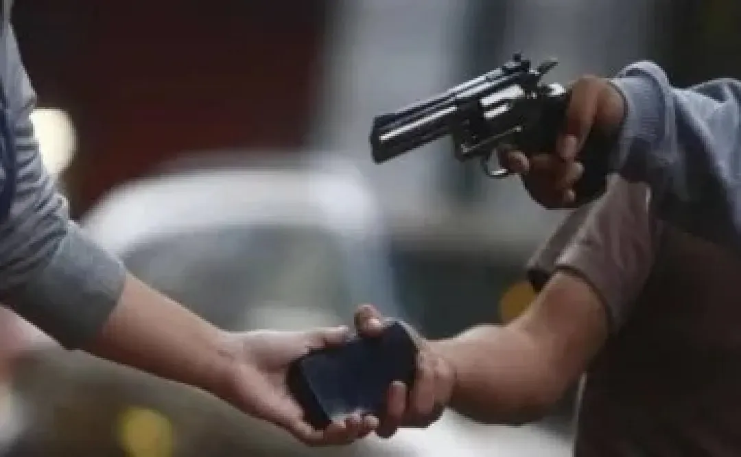 Asaltante armado roba dinero y artículos varios de una despensa en Bella Vista Norte