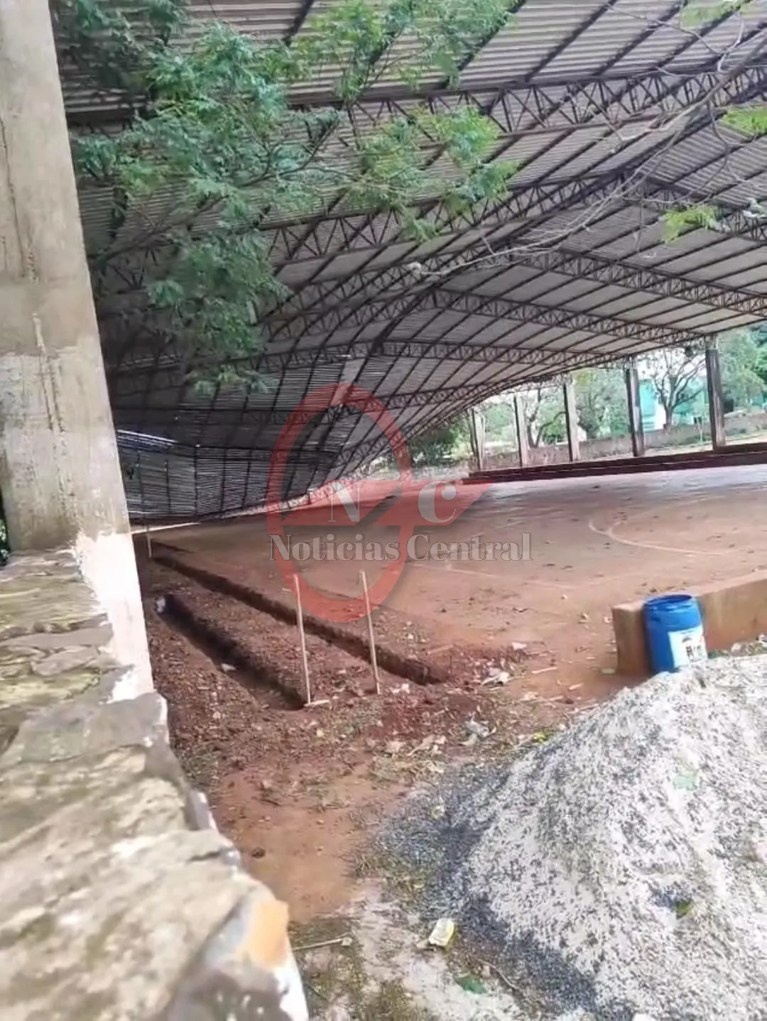 Fuerte viento derriba el tinglado de una escuela en Pedro Juan Caballero 