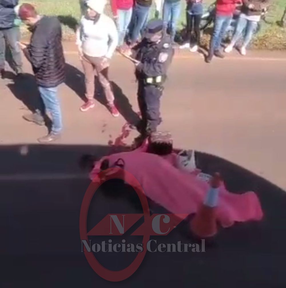 Docente fallece al ser embestida por un ómnibus