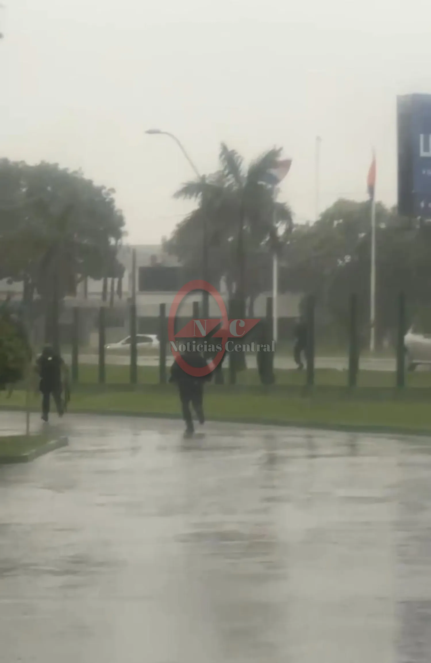Violenta persecución en Shopping China desata polémica por accionar armado de guardias