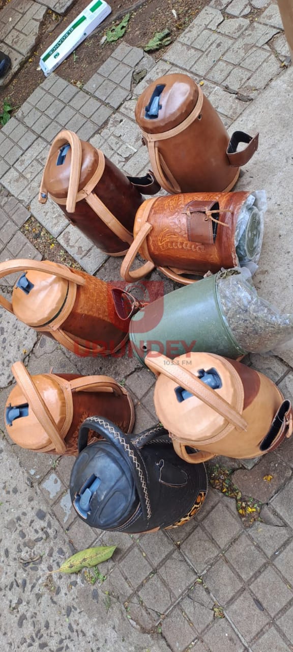 Hallan paquetes de marihuana en termos forrados para tereré