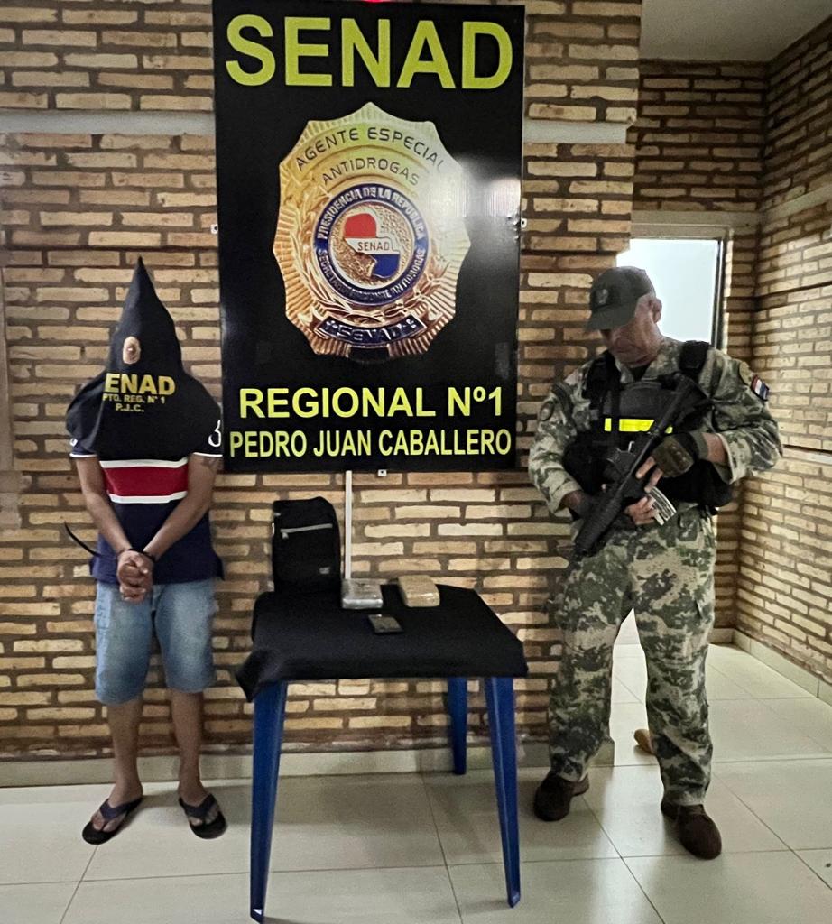 Joven detenido con 2 paquetes de cocaína 