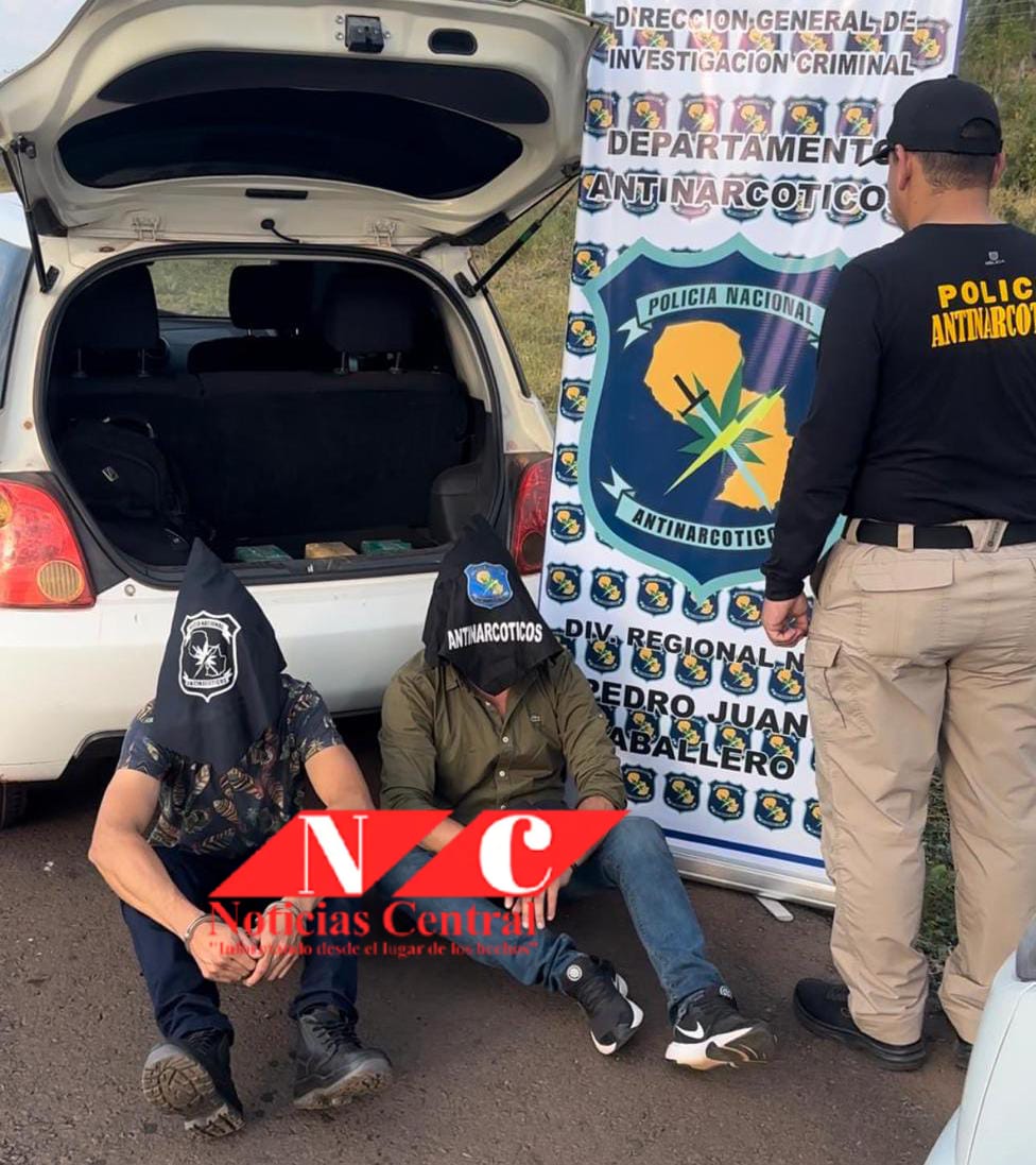 Antinarcóticos detiene a dos sujetos con paquetes de cocaína