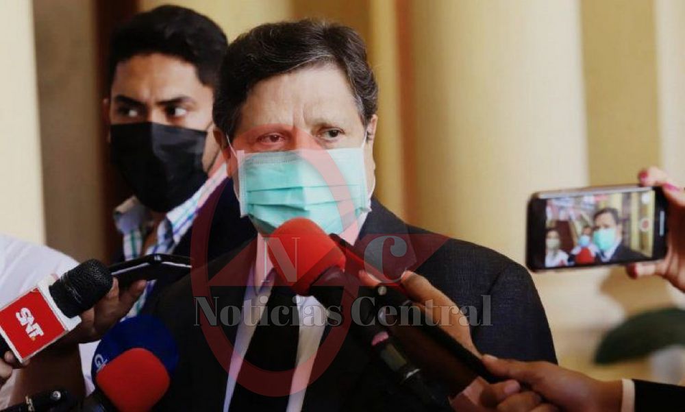 Covid-19: Gobierno busca de dónde comprar vacunas y se lanza contra el Covax