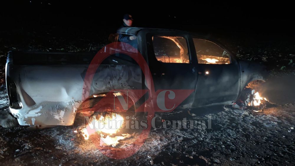 Incineran camioneta que habría sido utilizada para perpetrar cuádruple homicidio
