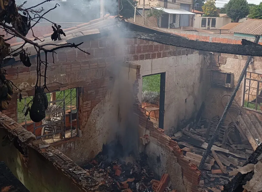 PJC: Vivienda es destruida a causa de incendio ocasionado por fallas en aire acondicionado