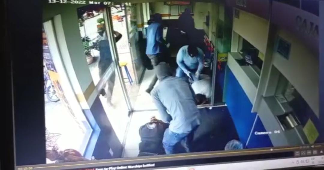 Revelan monto que habrían llevado los delincuentes de la casa de Cambios 