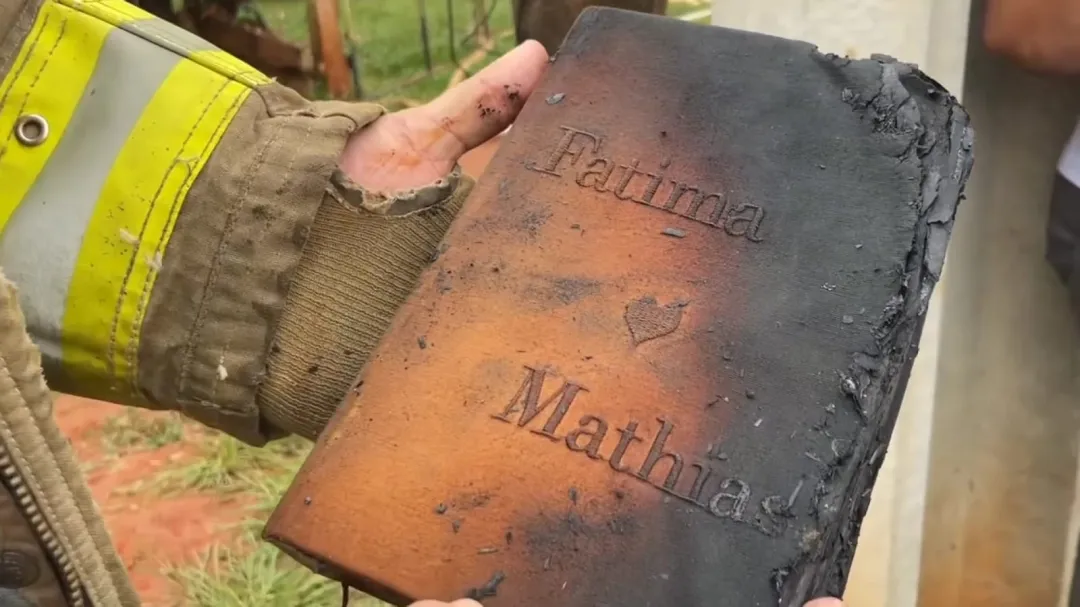 Se quemó toda la casa, menos la Biblia