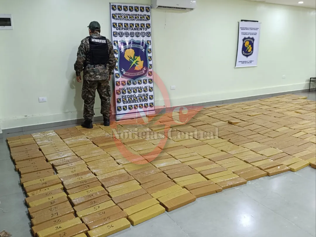 Incautan más de una tonelada de supuesta marihuana tras persecución