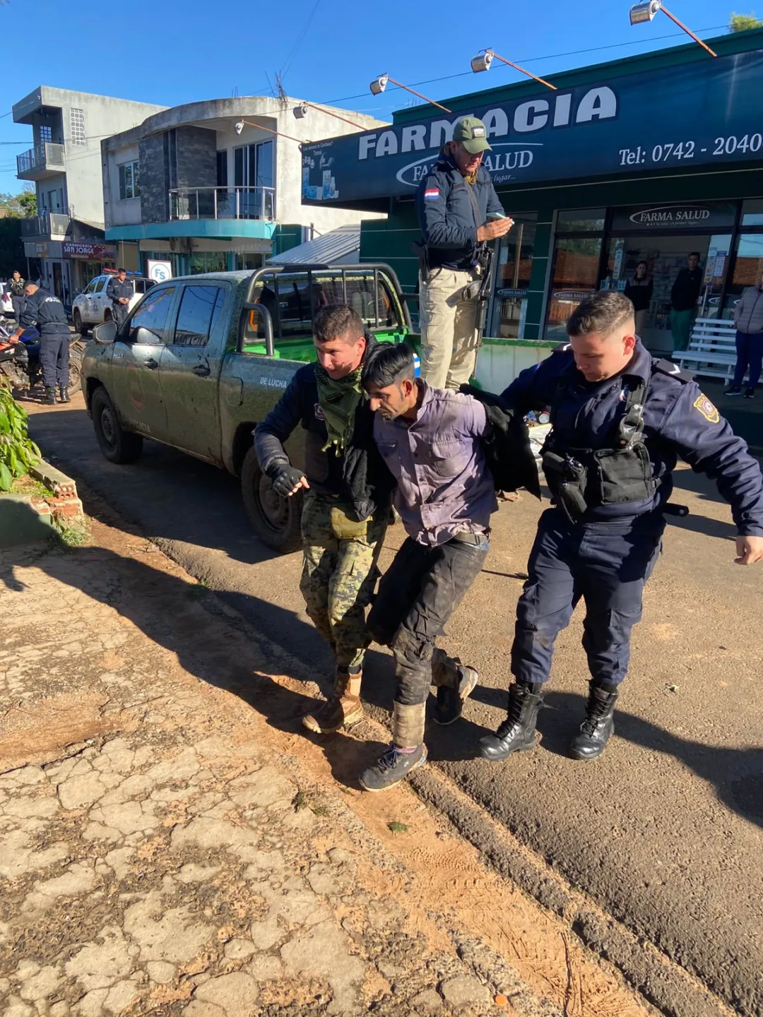 Enfrentamiento armado en San Pedro del Paraná deja a un policía y a un detenido heridos