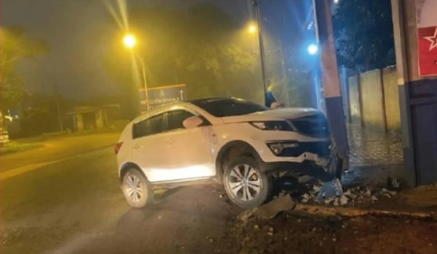 Suboficial de Policía chocó contra una columna de cemento en Pedro Juan Caballero