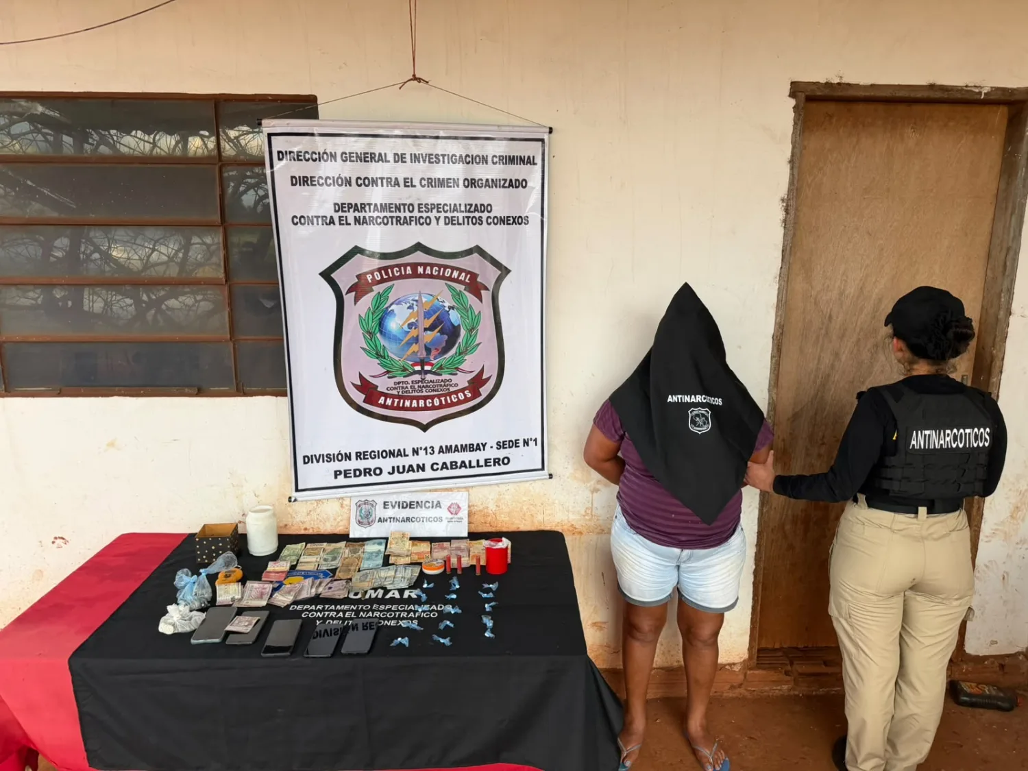 Detienen a mujer con dosis de cocaína durante allanamiento en Cerro Corá
