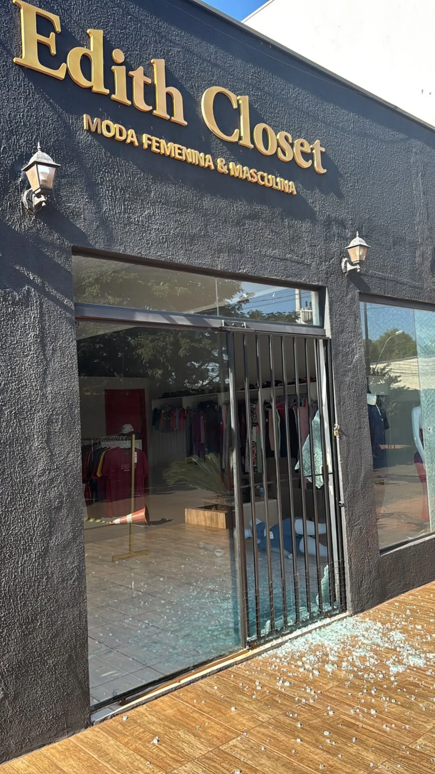Local de venta de ropa femenina fue atacado a balazos en Pedro Juan Caballero