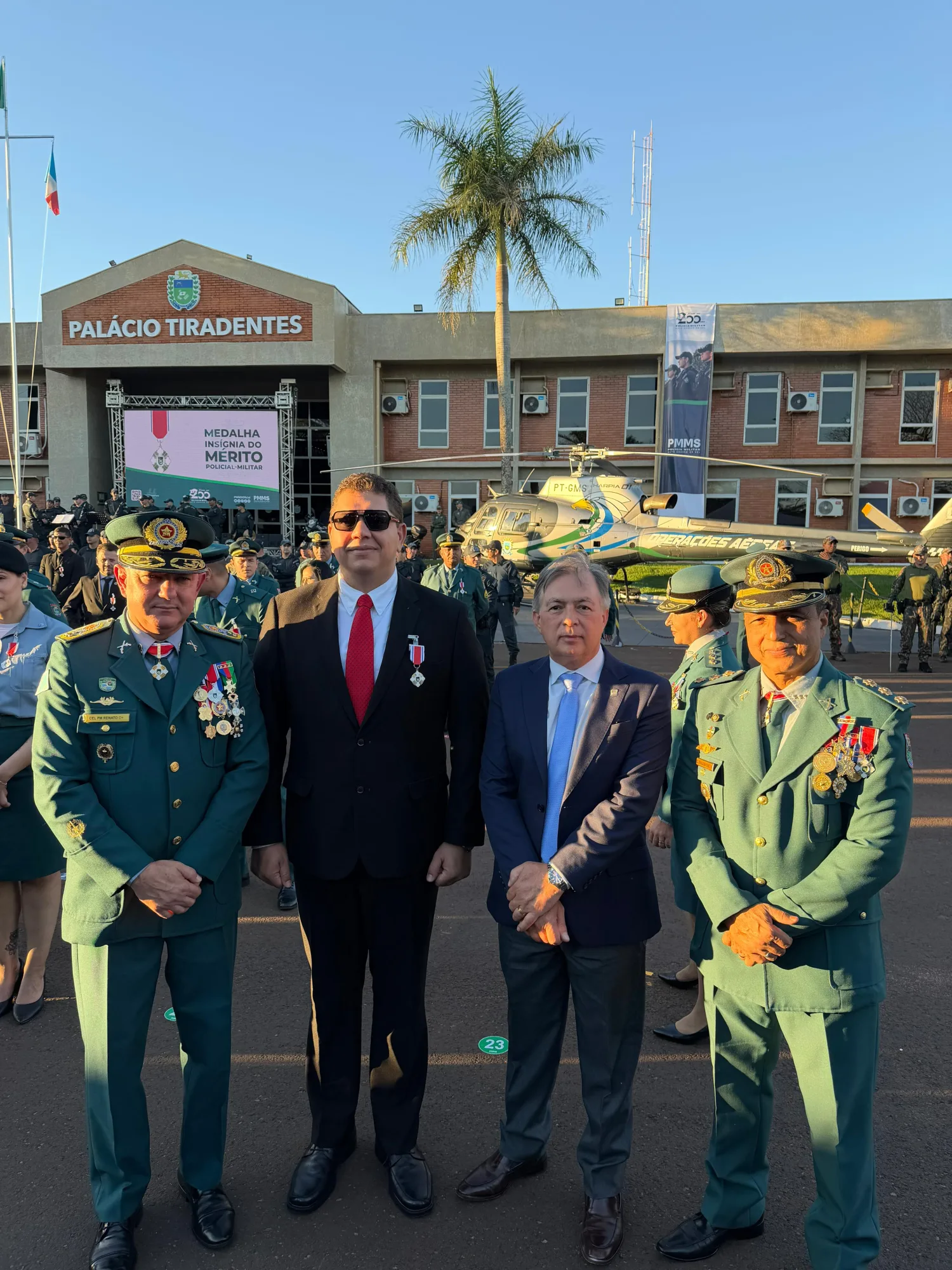 Policía Militar de Mato Grosso do Sul homenajea al Gobernador Juancho Acosta con la Medalla del Mérito Policial Militar
