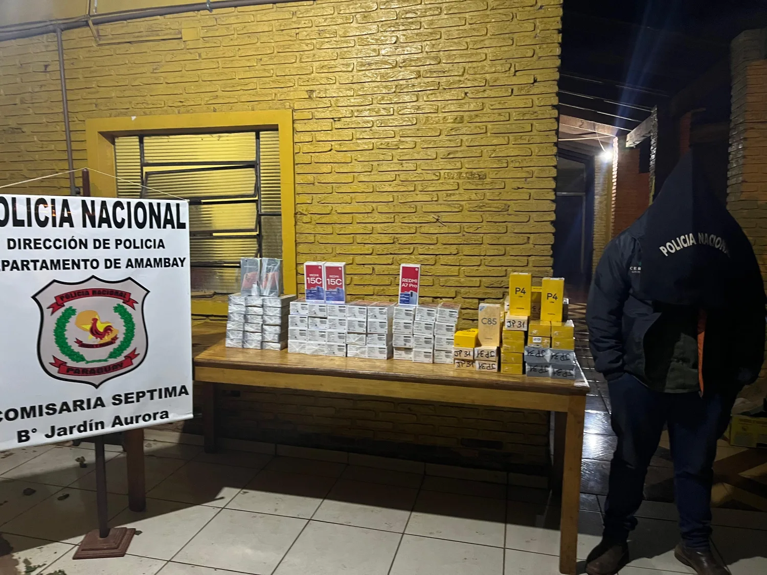 Aprehenden a un hombre e incautan vehículo con 101 celulares de presunta procedencia ilícita en Pedro Juan Caballero