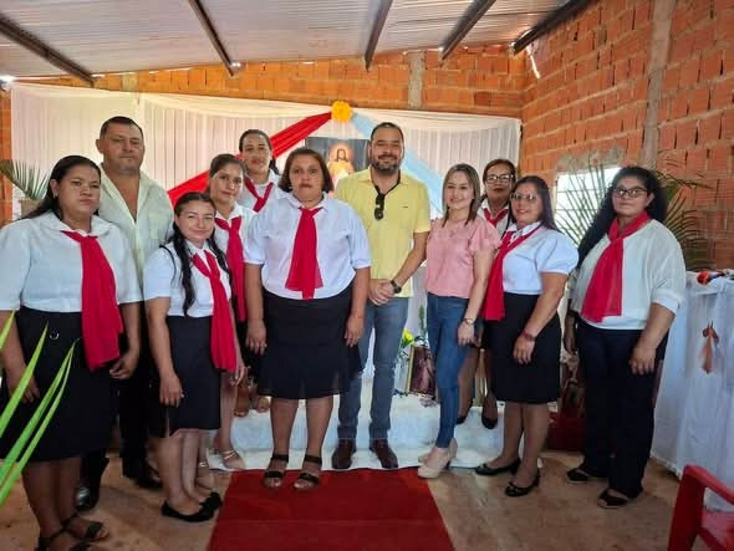 Intendente Wilfrido Figueredo refuerza su cercanía con comunidades indígenas y participa de actividad religiosa